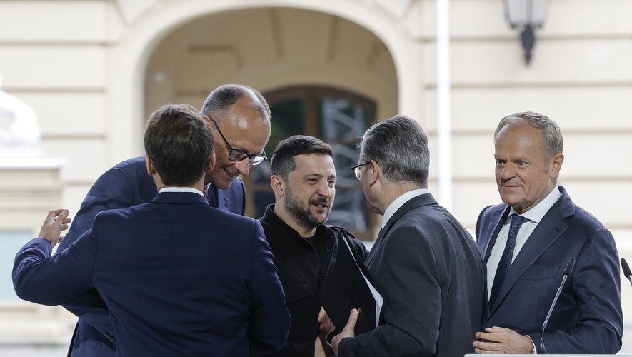 Le Kremlin dit qu'il va «réfléchir» à la proposition de cessez-le-feu en Ukraine